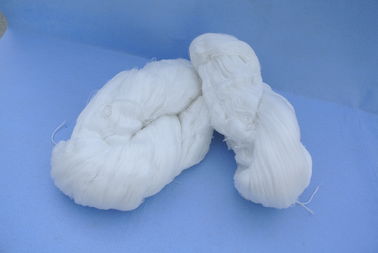 중국 100% 익지않는 백색 밝은 회전된 폴리에스테 행크 털실 40/2 &amp; 50/3 협력 업체