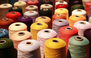 중국 다채로운 TFO 40/2 플라스틱 중핵은 재봉틀을 위한 폴리에스테 털실/실을 염색했습니다 협력 업체