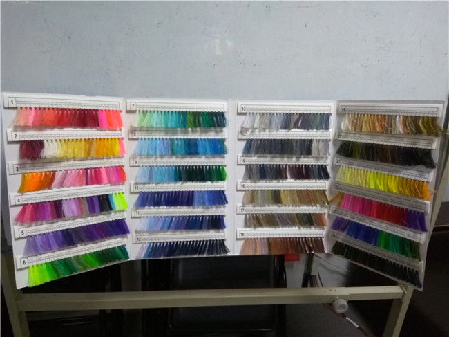 선정된 색깔로 제안되는 40/2의 의류 꿰매는 실 폴리에스테 무료 샘플