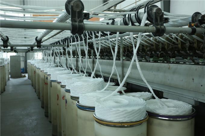 고강도 100% 버진에 의하여 회전되는 폴리에스테 꿰매는 실 익지않는 백색을 위한 50/2 털실